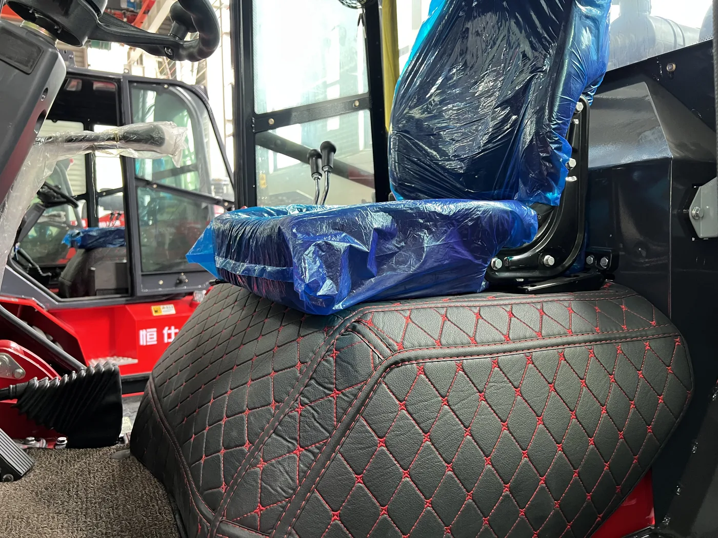 Hengshide 35F cab detail